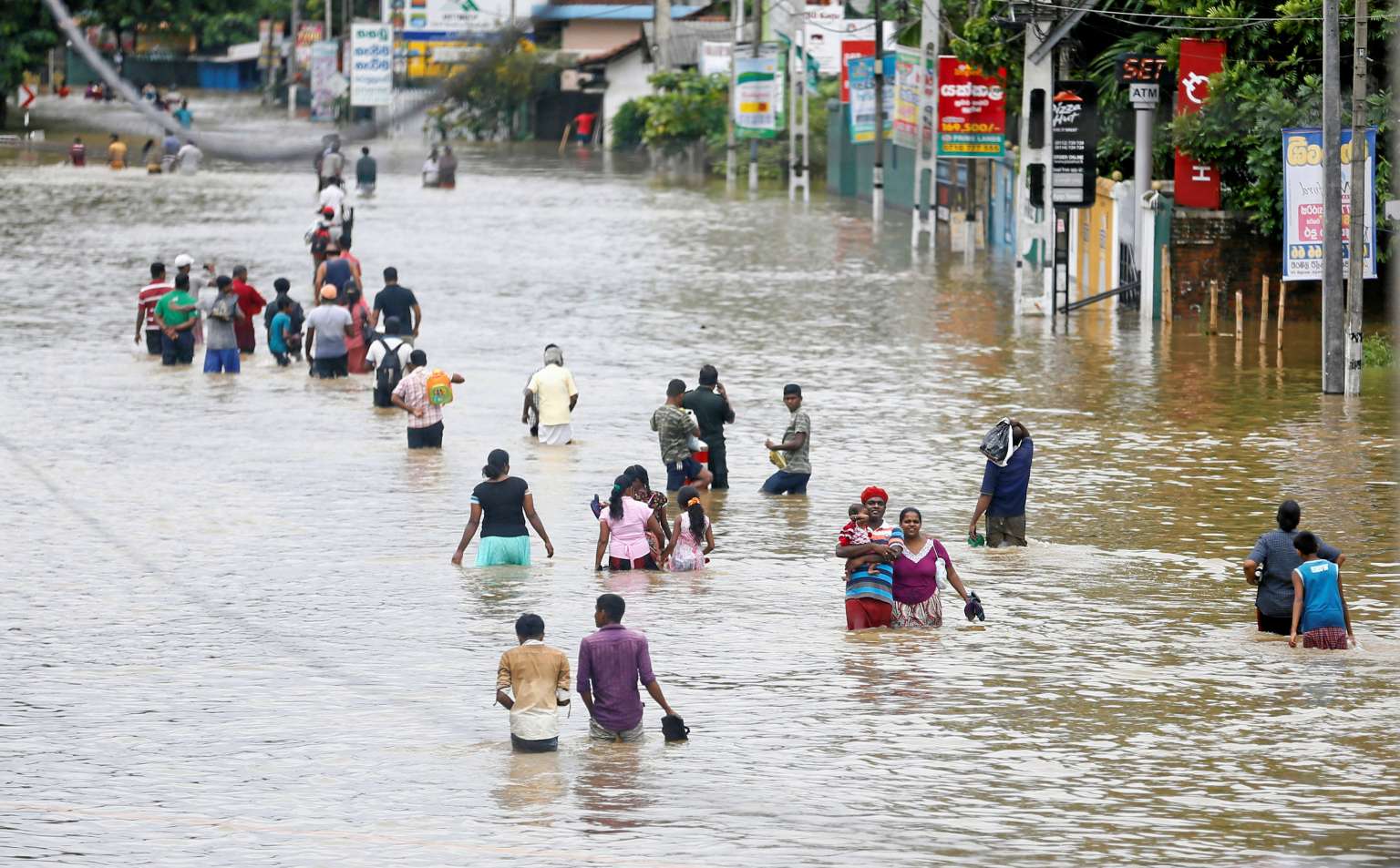 Crowdfunding to Help the victims of the floods in Sri Lanka by UoN Sri