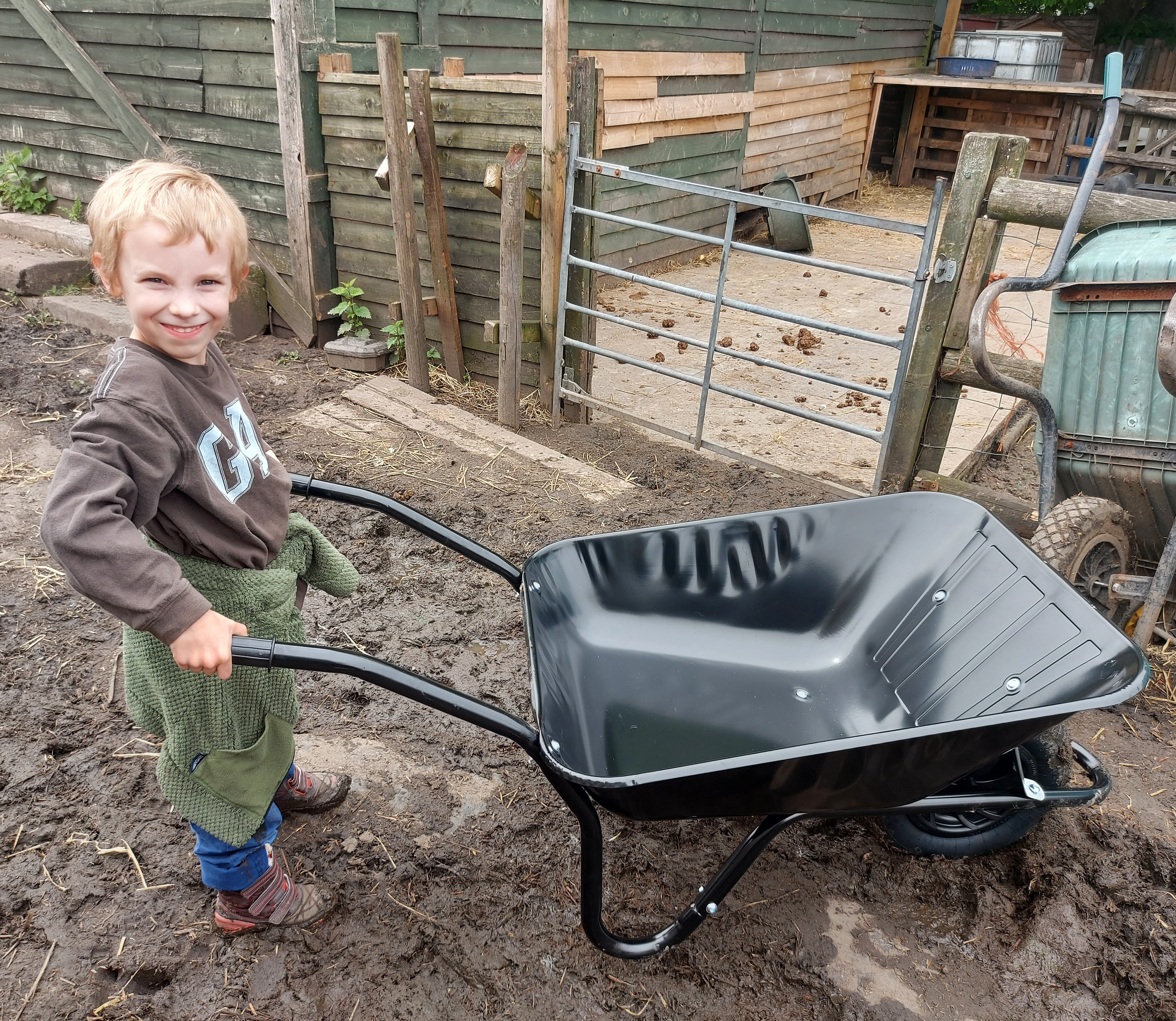 Child's deals wheelbarrow b&q