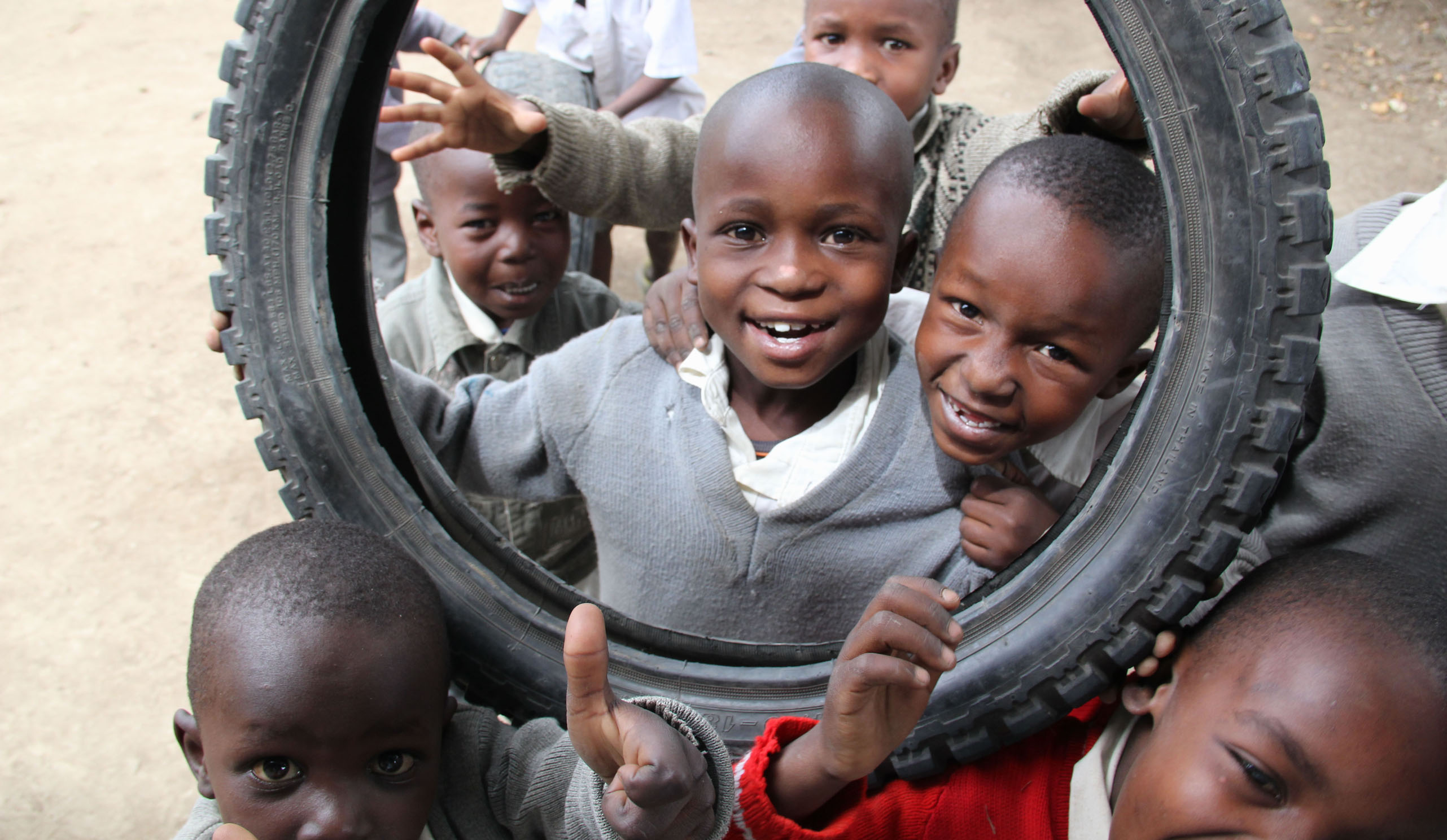 Crowdfunding to To volunteer at a local school in Ghana to help
