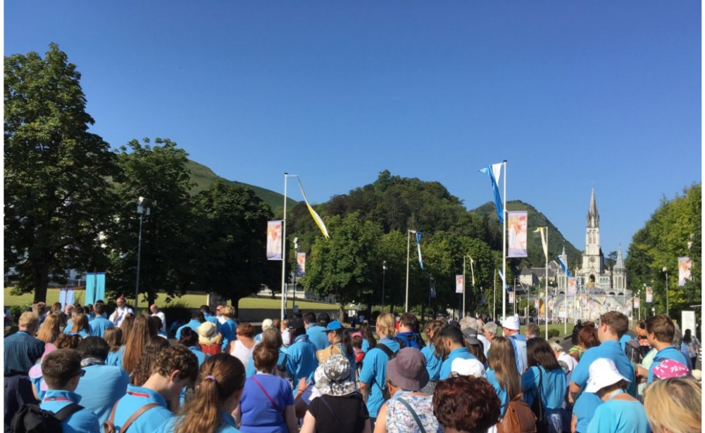 Crowdfunding to Raising money to be able to volunteer at Lourdes a