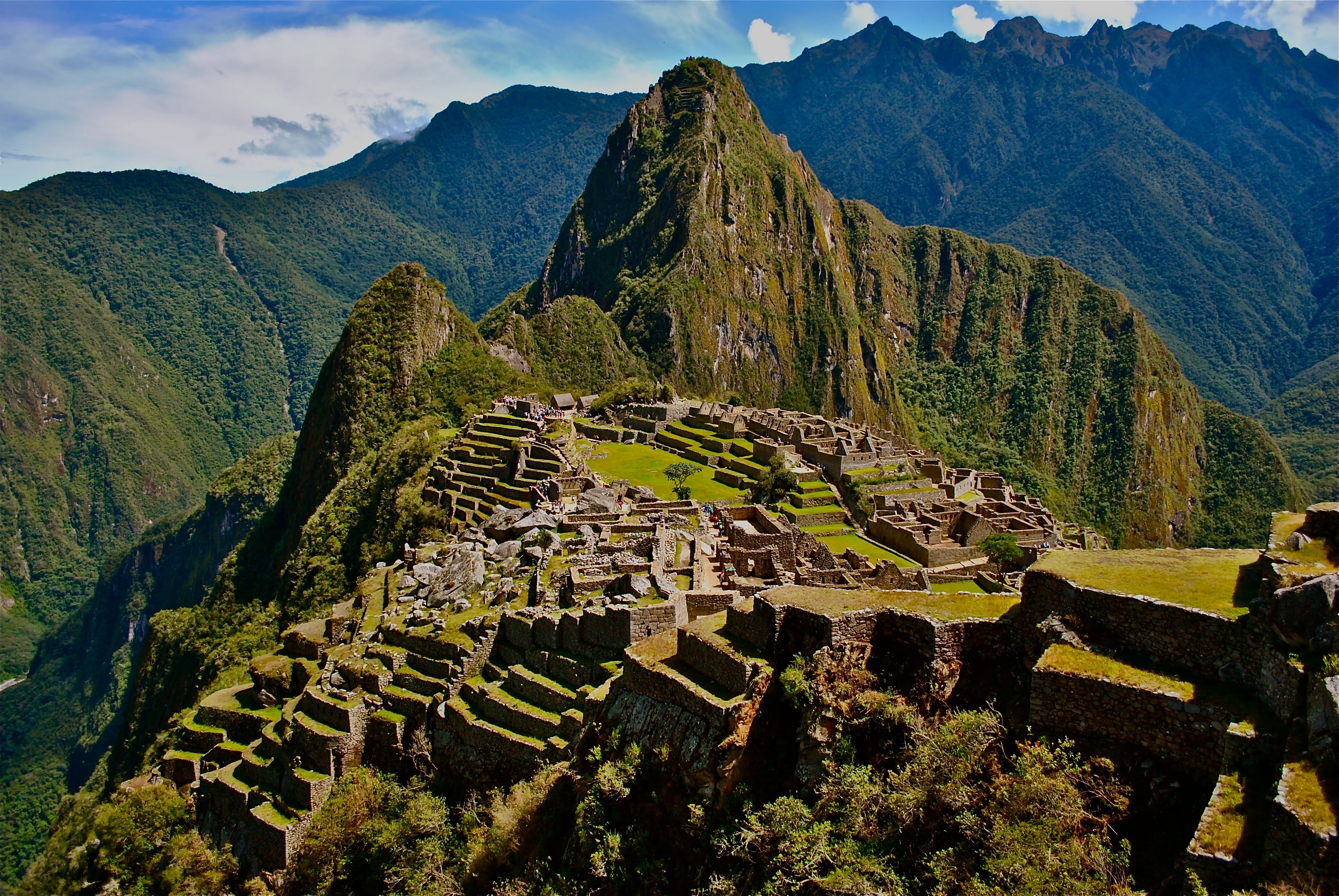 Picchu peru. Мачу-Пикчу, Перу заповедник. Город Куско Мексика. Мачу Пикчу голова. Мачу Пикчу сверху.