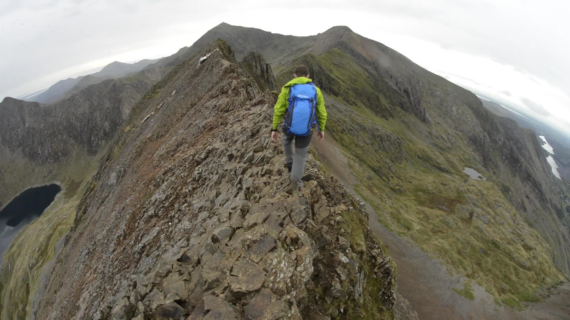 Mountain challenge. Crib Goch. Гора Гоч. Goch человек. Crib Gogh Mountain Raptor.